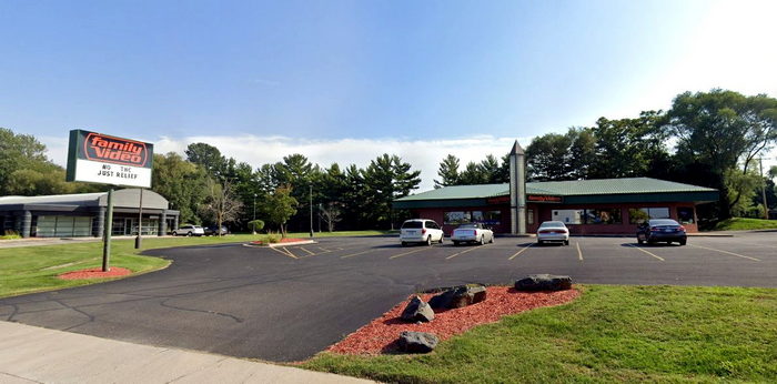 Family Video - Holland - 536 W 17Th St (newer photo)